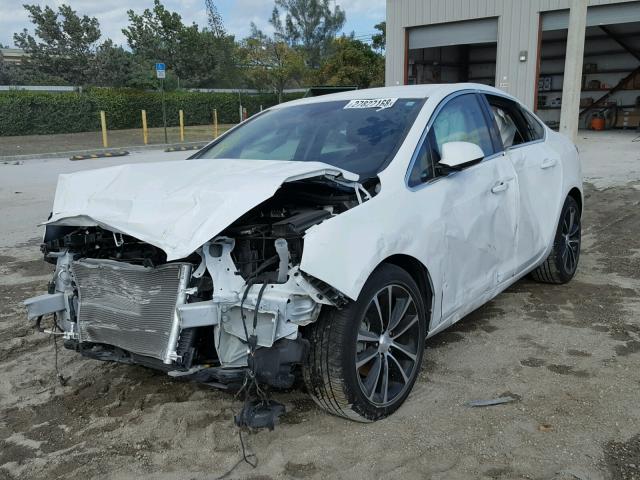 1G4PR5SK1H4114752 - 2017 BUICK VERANO SPO WHITE photo 2