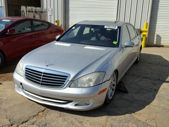 WDDNG71X38A173609 - 2008 MERCEDES-BENZ S 550 SILVER photo 2