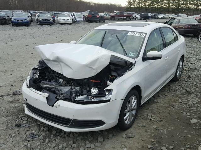 3VWD17AJ1EM353024 - 2014 VOLKSWAGEN JETTA SE WHITE photo 2