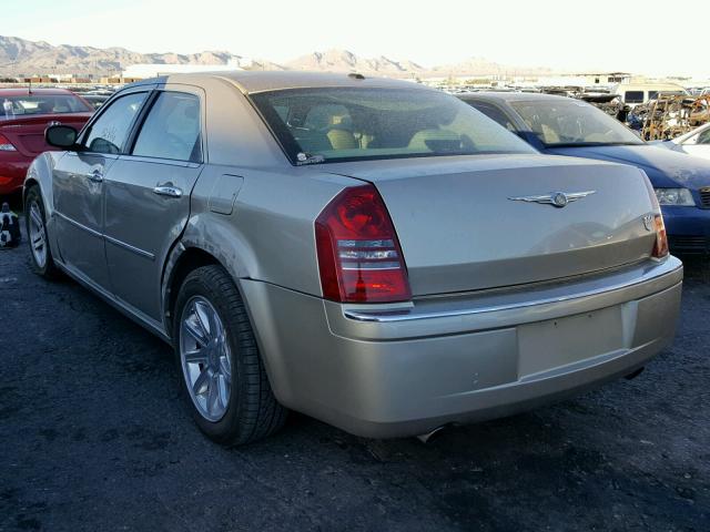 2C3KA63H06H317747 - 2006 CHRYSLER 300C GOLD photo 3