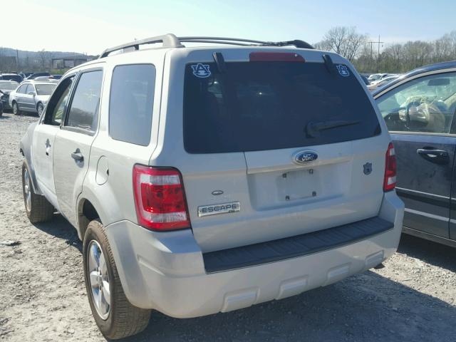 1FMCU03709KD01844 - 2009 FORD ESCAPE XLT WHITE photo 3