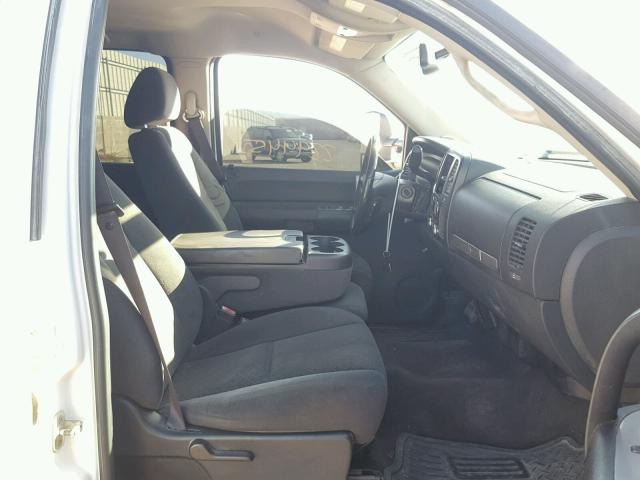 1GCJC33688F137368 - 2008 CHEVROLET SILVERADO WHITE photo 5