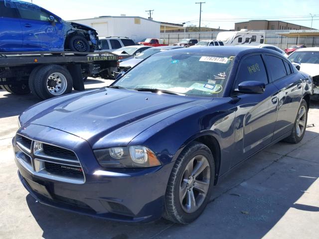 2C3CDXBG9DH735117 - 2013 DODGE CHARGER SE BLUE photo 2