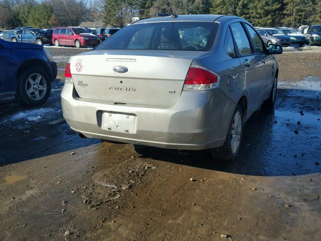 1FAHP35N68W250054 - 2008 FORD FOCUS SE SILVER photo 4