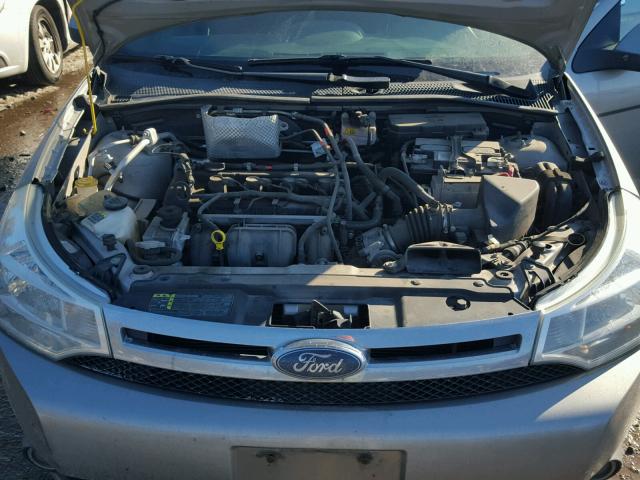 1FAHP35N68W250054 - 2008 FORD FOCUS SE SILVER photo 7