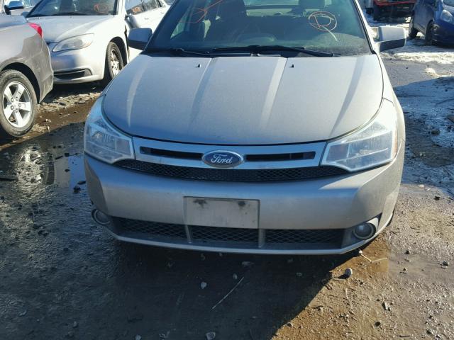 1FAHP35N68W250054 - 2008 FORD FOCUS SE SILVER photo 9