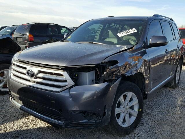 5TDZK3EH8DS133867 - 2013 TOYOTA HIGHLANDER GRAY photo 2