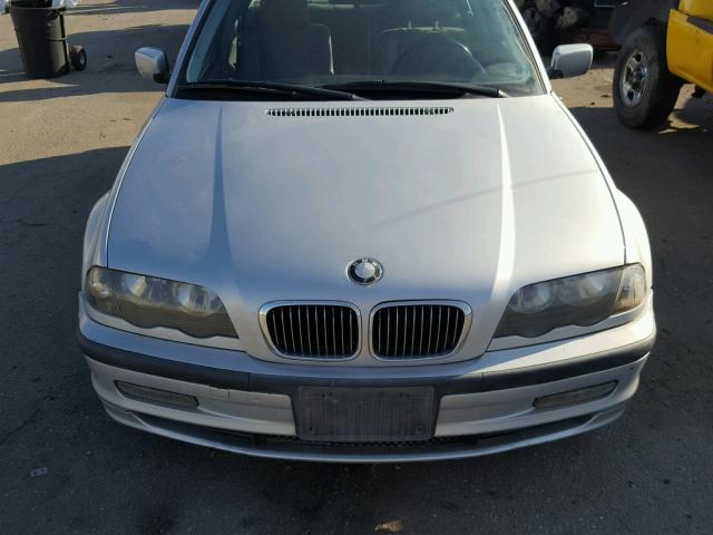 WBAAM5343YFR17461 - 2000 BMW 328 I SILVER photo 9