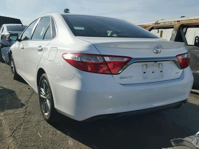 4T1BF1FK8FU897961 - 2015 TOYOTA CAMRY LE WHITE photo 3