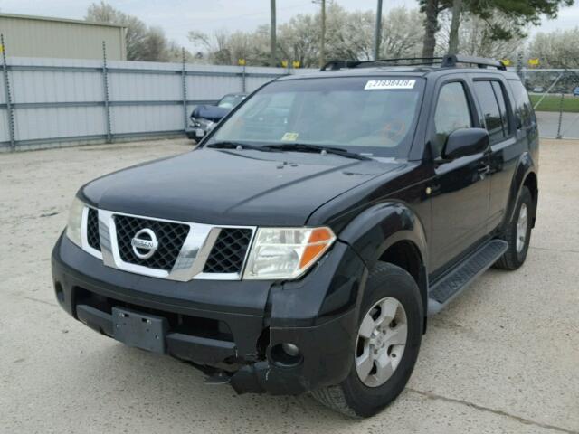 5N1AR18WX5C765596 - 2005 NISSAN PATHFINDER BLACK photo 2