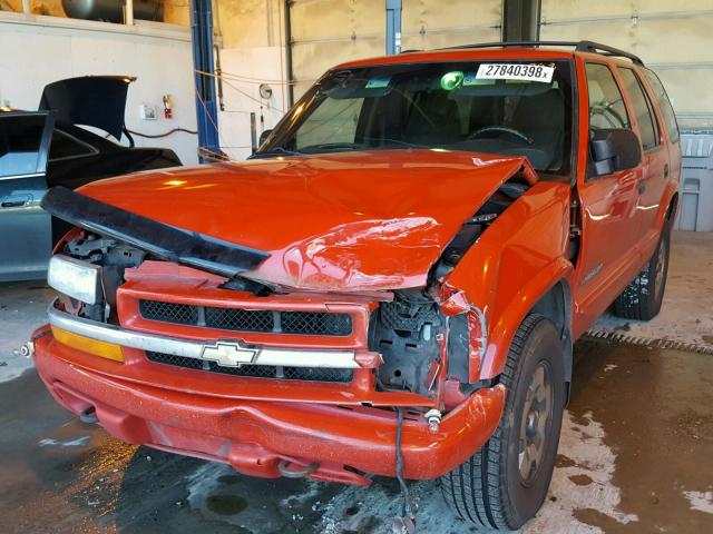 1GNDT13X03K121490 - 2003 CHEVROLET BLAZER RED photo 2