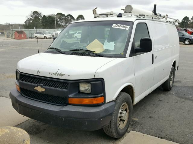 1GCHG35K381148112 - 2008 CHEVROLET EXPRESS G3 WHITE photo 2