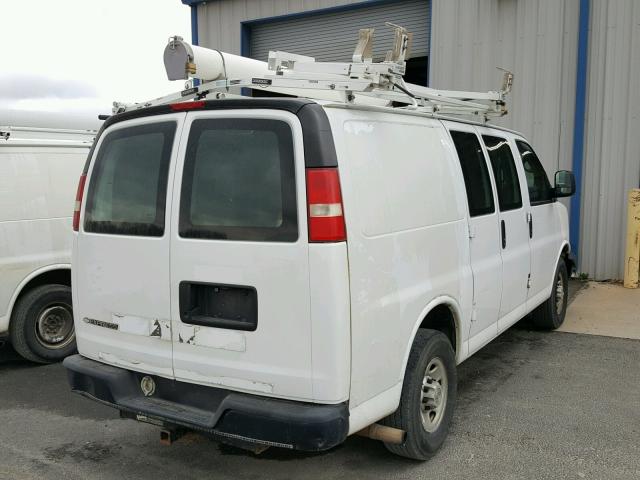 1GCHG35K381148112 - 2008 CHEVROLET EXPRESS G3 WHITE photo 4