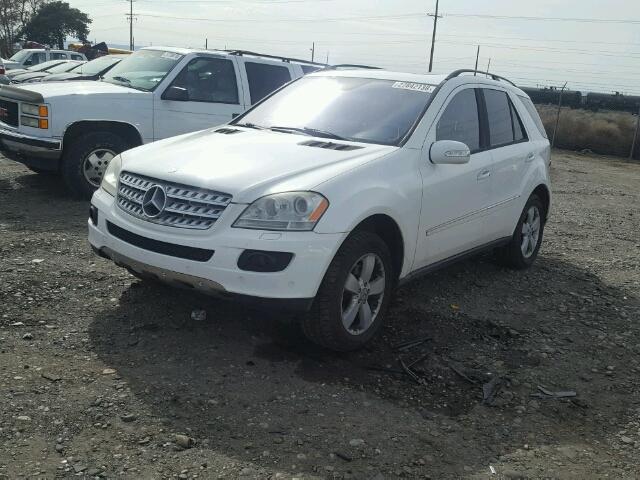 4JGBB75E56A034367 - 2006 MERCEDES-BENZ ML 500 WHITE photo 2