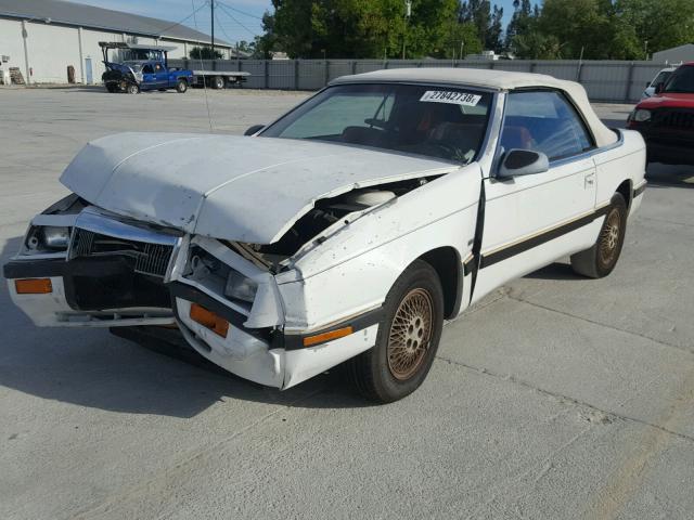 1C3XU4532NF256131 - 1992 CHRYSLER LEBARON WHITE photo 2