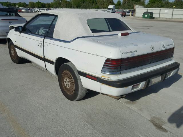 1C3XU4532NF256131 - 1992 CHRYSLER LEBARON WHITE photo 3