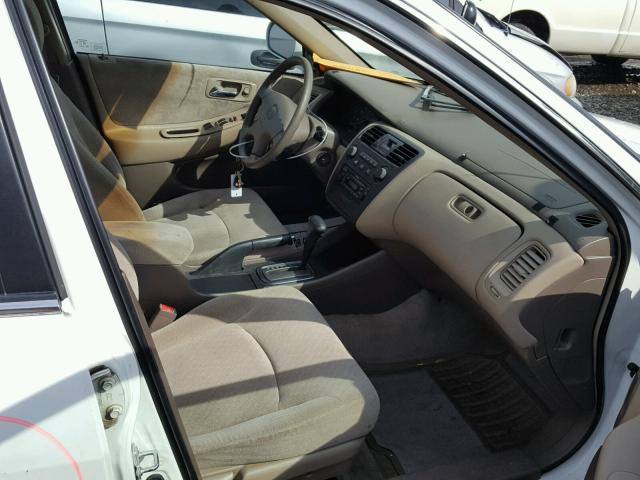 1HGCG66552A168956 - 2002 HONDA ACCORD LX WHITE photo 5