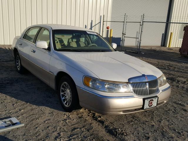 1LNHM82W6YY923535 - 2000 LINCOLN TOWN CAR S WHITE photo 1