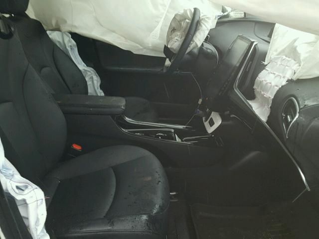 JTDKARFP7H3005673 - 2017 TOYOTA PRIUS PRIM 白色 照片 5