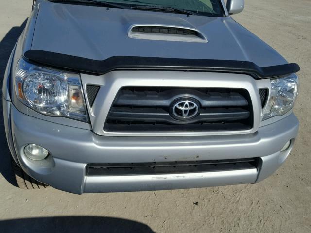 5TEJU62N95Z100139 - 2005 TOYOTA TACOMA DOU GRAY photo 7