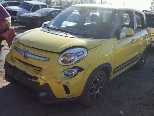 ZFBCFADH8EZ021430 - 2014 FIAT 500L TREKK YELLOW photo 2