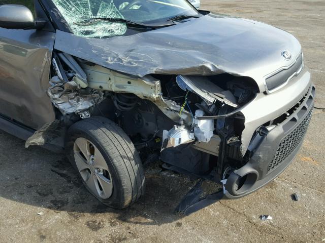 KNDJN2A25F7138120 - 2015 KIA SOUL GRAY photo 9