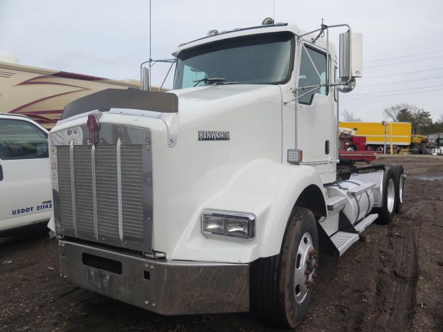 1XKDD49X75J078794 - 2005 KENWORTH CONSTRUCTI WHITE photo 1