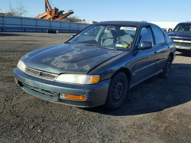 1HGCD5639TA301169 - 1996 HONDA ACCORD LX GREEN photo 2