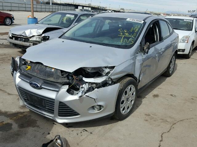 1FAHP3F23CL451859 - 2012 FORD FOCUS SE SILVER photo 2