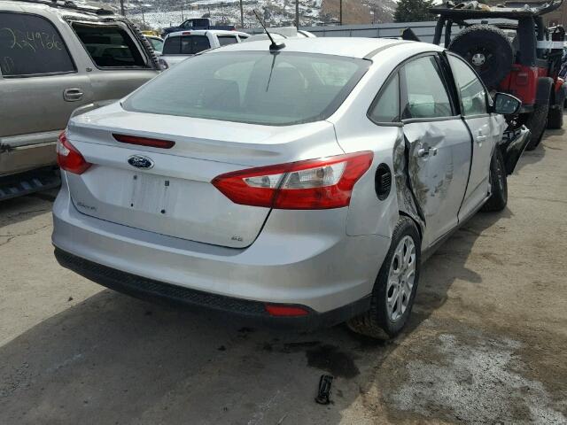 1FAHP3F23CL451859 - 2012 FORD FOCUS SE SILVER photo 4