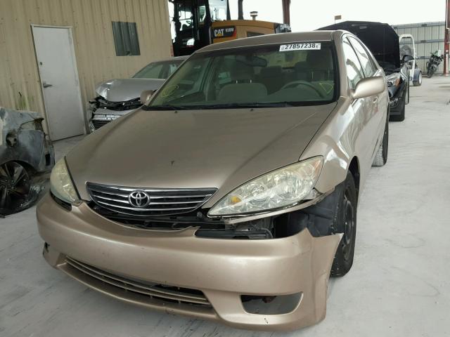 4T1BE32KX5U406972 - 2005 TOYOTA CAMRY LE TAN photo 2