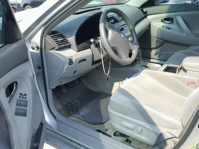 4T1BF3EK1BU138303 - 2011 TOYOTA CAMRY BASE SILVER photo 9