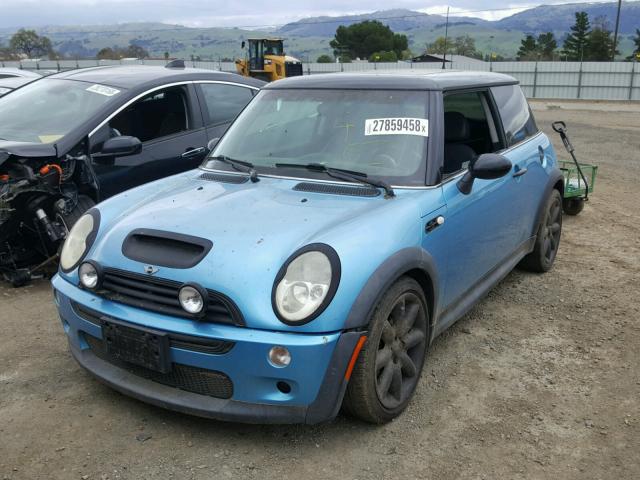 WMWRE33472TD55659 - 2002 MINI COOPER S BLUE photo 2