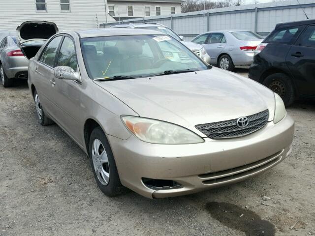 JTDBE32K020088528 - 2002 TOYOTA CAMRY LE GOLD photo 1