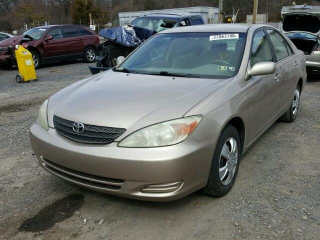 JTDBE32K020088528 - 2002 TOYOTA CAMRY LE GOLD photo 2