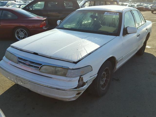 2FALP74W5TX214252 - 1996 FORD CROWN VICT WHITE photo 2