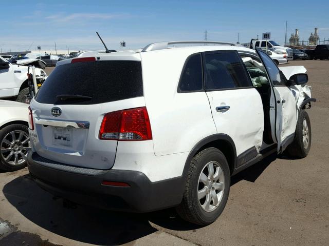 5XYKT4A2XCG274134 - 2012 KIA SORENTO BA WHITE photo 4