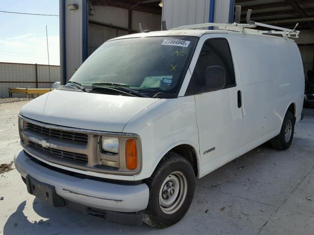 1GCFG15W521187421 - 2002 CHEVROLET EXPRESS G1 WHITE photo 2