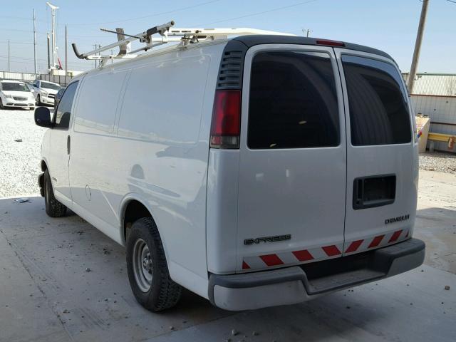 1GCFG15W521187421 - 2002 CHEVROLET EXPRESS G1 WHITE photo 3