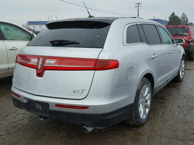 2LMHJ5AT8HBL00787 - 2017 LINCOLN MKT SILVER photo 4