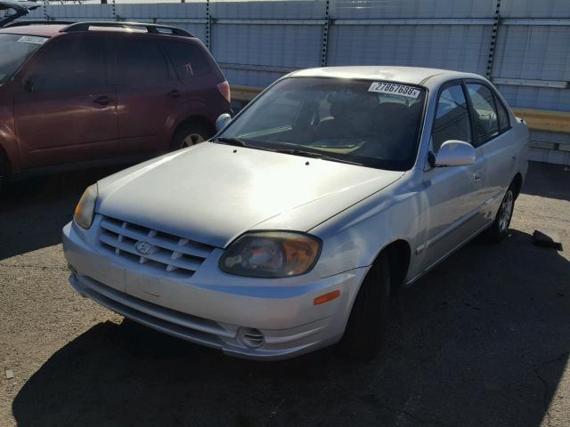 KMHCG45C75U662415 - 2005 HYUNDAI ACCENT GL GRAY photo 2