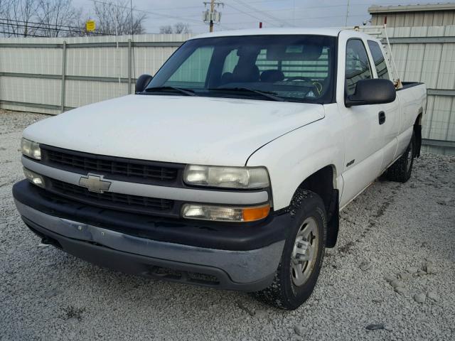 1GCEK19T61E298478 - 2001 CHEVROLET SILVERADO WHITE photo 2