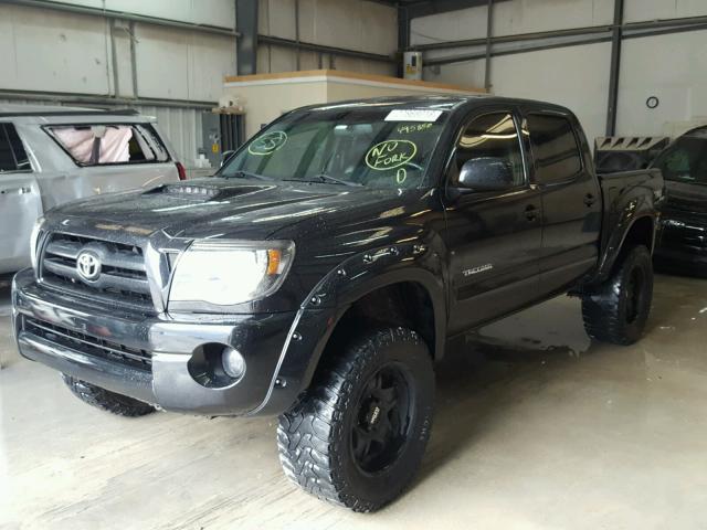 5TEJU62N98Z495850 - 2008 TOYOTA TACOMA DOU BLACK photo 2