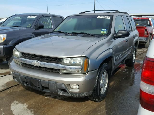 1GNDS13S722178548 - 2002 CHEVROLET TRAILBLAZE GRAY photo 2