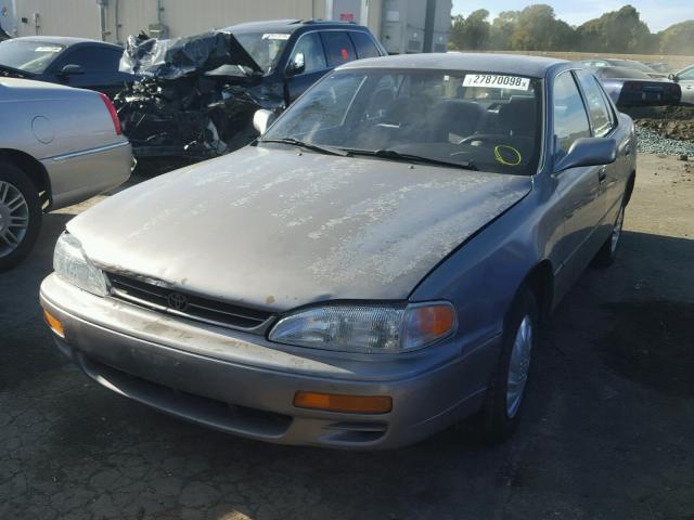 JT2BG12K3T0372082 - 1996 TOYOTA CAMRY DX BROWN photo 2