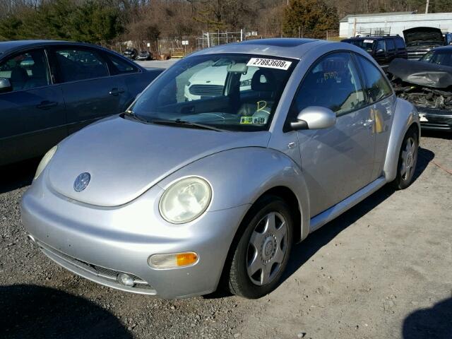 3VWDD21C41M410533 - 2001 VOLKSWAGEN NEW BEETLE 银色 照片 2
