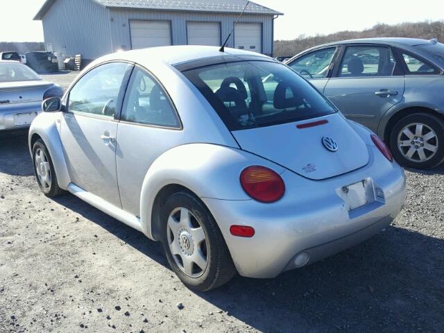 3VWDD21C41M410533 - 2001 VOLKSWAGEN NEW BEETLE 银色 照片 3