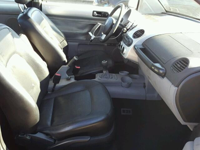 3VWDD21C41M410533 - 2001 VOLKSWAGEN NEW BEETLE 银色 照片 5