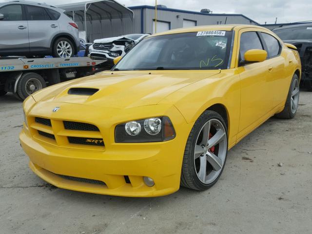 2B3KA73W18H151338 - 2008 DODGE CHARGER SR YELLOW photo 2