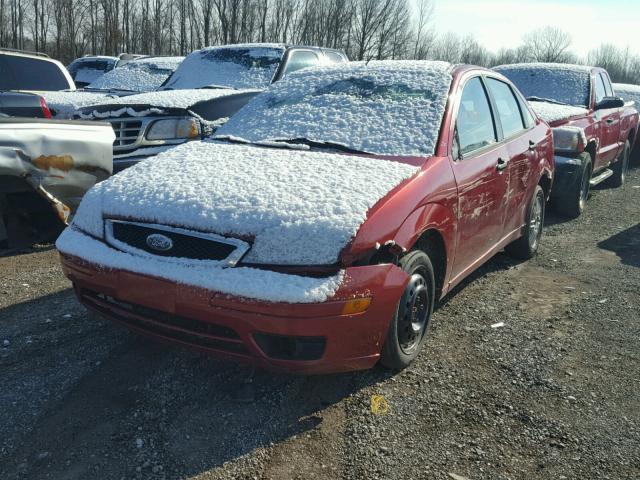 1FAFP34N75W115945 - 2005 FORD FOCUS ZX4 RED photo 2